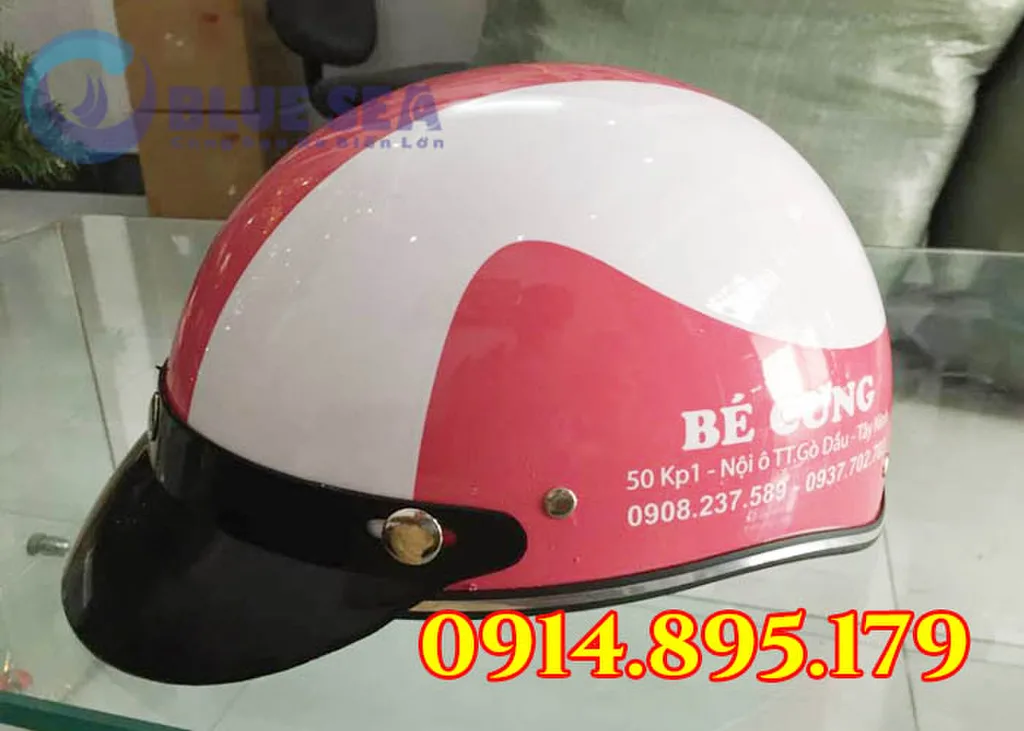 In chữ lên mũ bảo hiểm