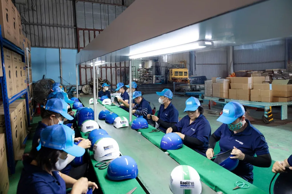Xưởng Sản Xuất Mũ Bảo Hiểm Theo Yêu Cầu