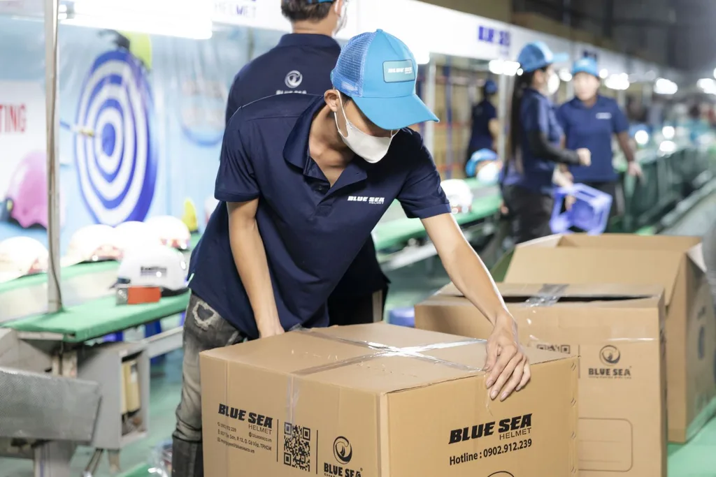 Xưởng sản xuất mũ bảo hiểm tại HCM