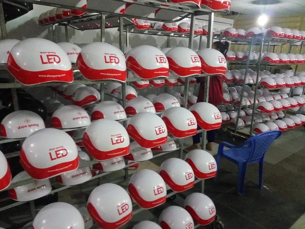 Mũ bảo hiểm làm quà tặng