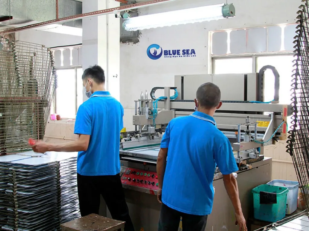 Xưởng gia công mũ bảo hiểm