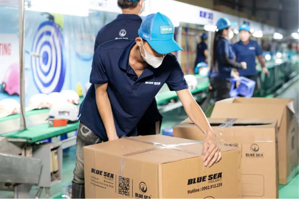 Đặt Nón Bảo Hiểm In Logo Theo Yêu Cầu