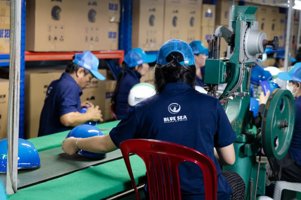 Xưởng sản xuất mũ bảo hiểm giá rẻ tại TP.HCM