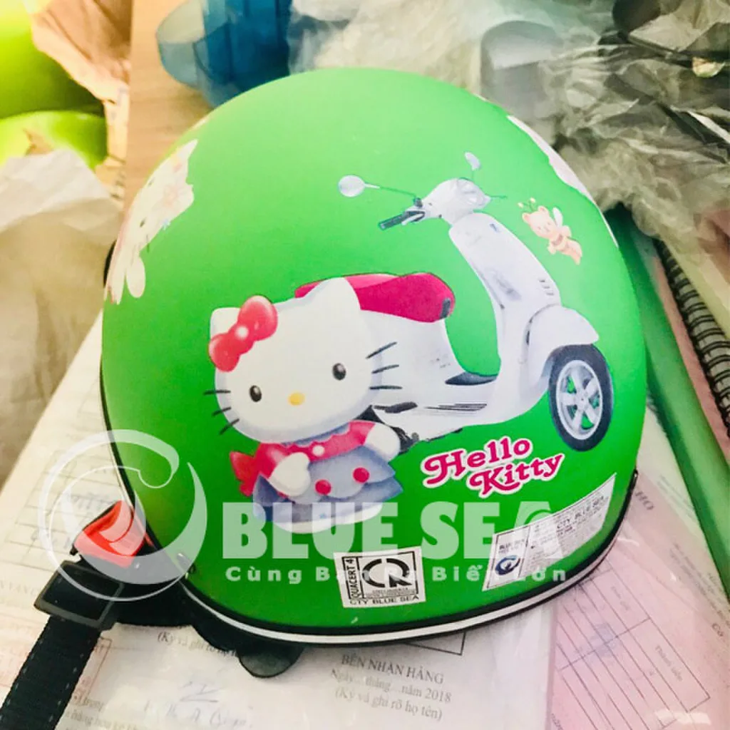 Mũ bảo hiểm dành cho bé có hình mèo kitty ngộ nghĩnh, đáng yêu