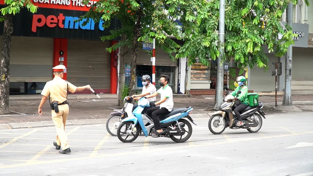 Khi nào không đội mũ bảo hiểm sẽ bị xử phạt hành chính?