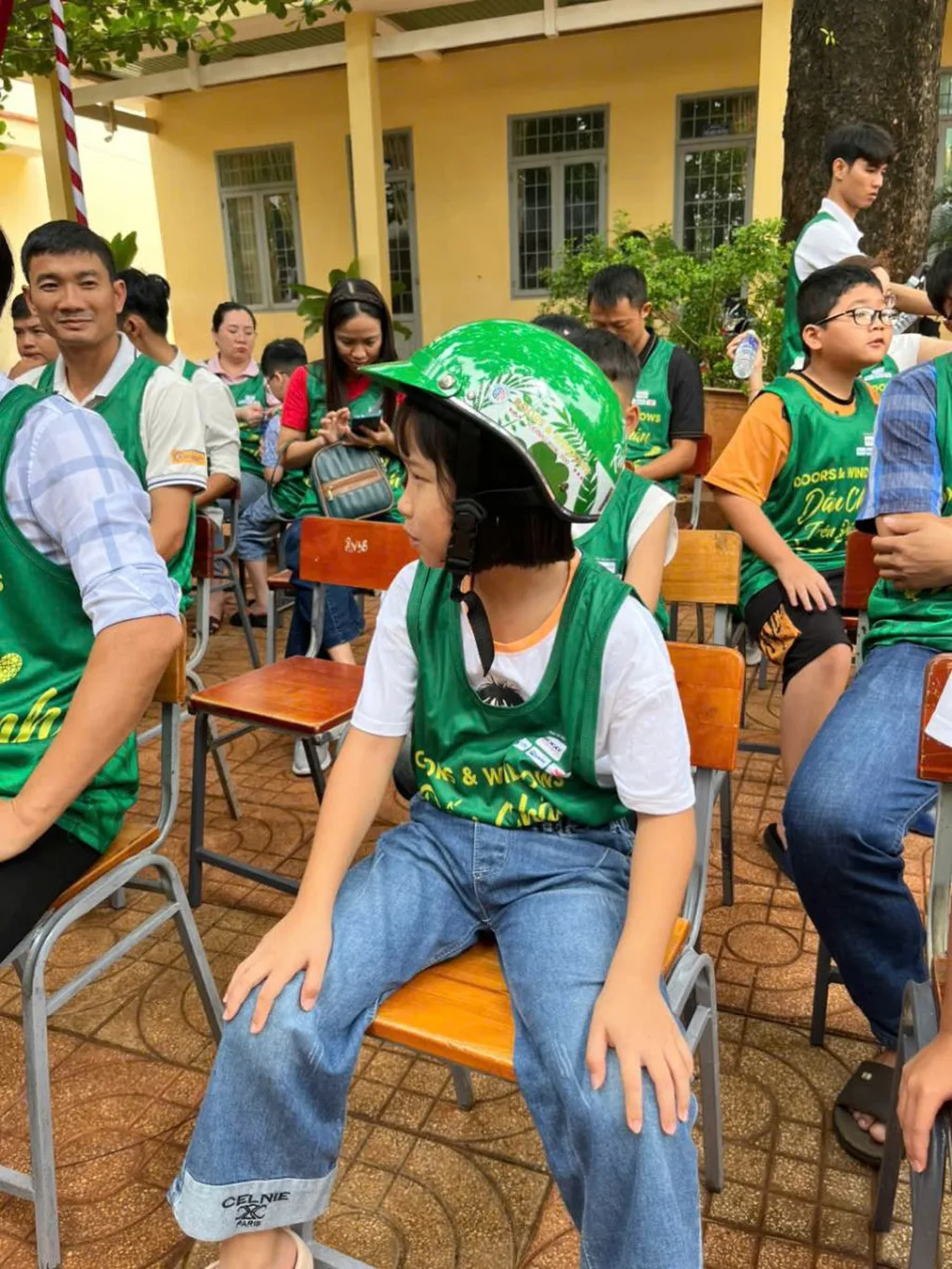 Cách đội mũ bảo hiểm đúng cách, an toàn cho trẻ em