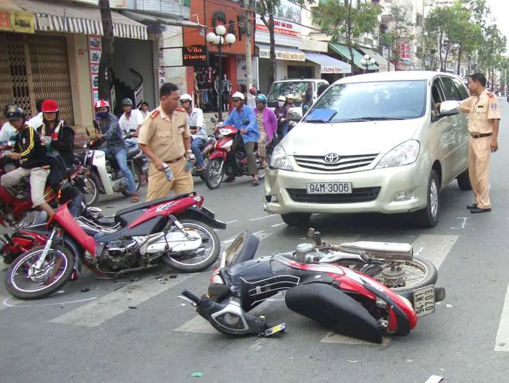 Thống kê tai nạn và vai trò của mũ bảo hiểm