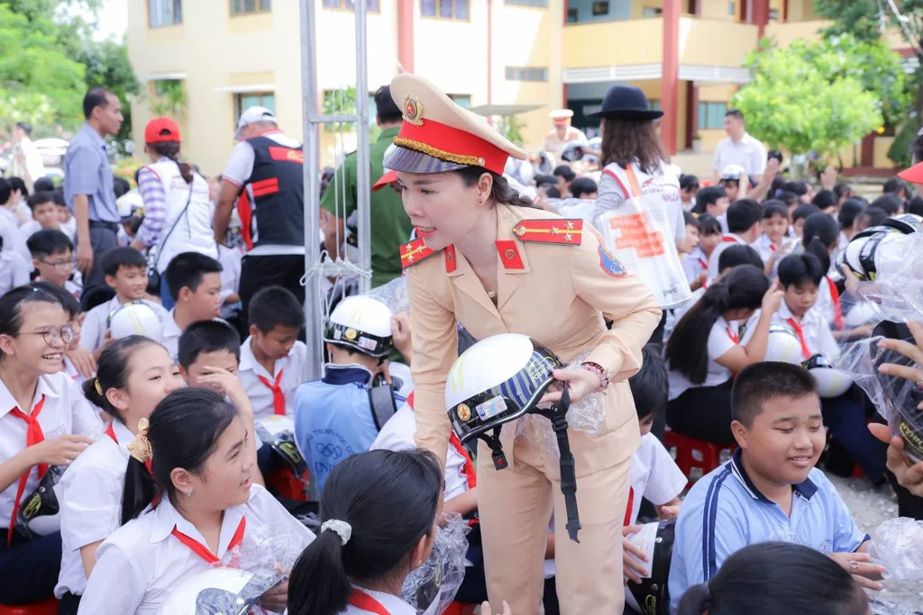 Câu chuyện “văn hóa đội mũ” – thói quen nhỏ, ý nghĩa lớn
