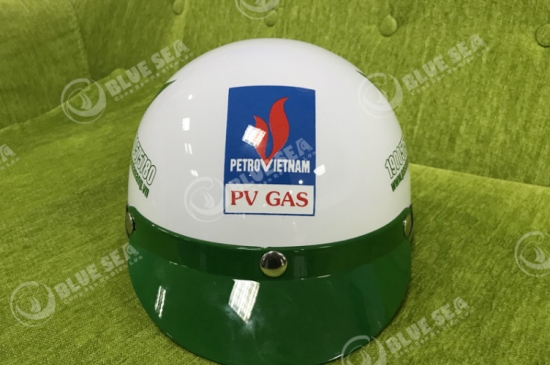 Marketing cho sản phẩm mũ quảng cáo: Nên tập trung vào cảm xúc hay tính năng?