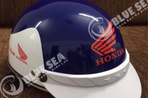 Mũ bảo hiểm quà tặng và tác động đến tâm lý người nhận