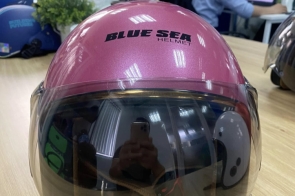 Xu hướng thiết kế nón bảo hiểm quảng cáo năm 2025